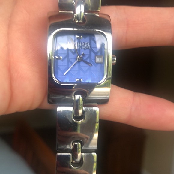 Michael Kors Purple Face Watch - Picture 4 of 7